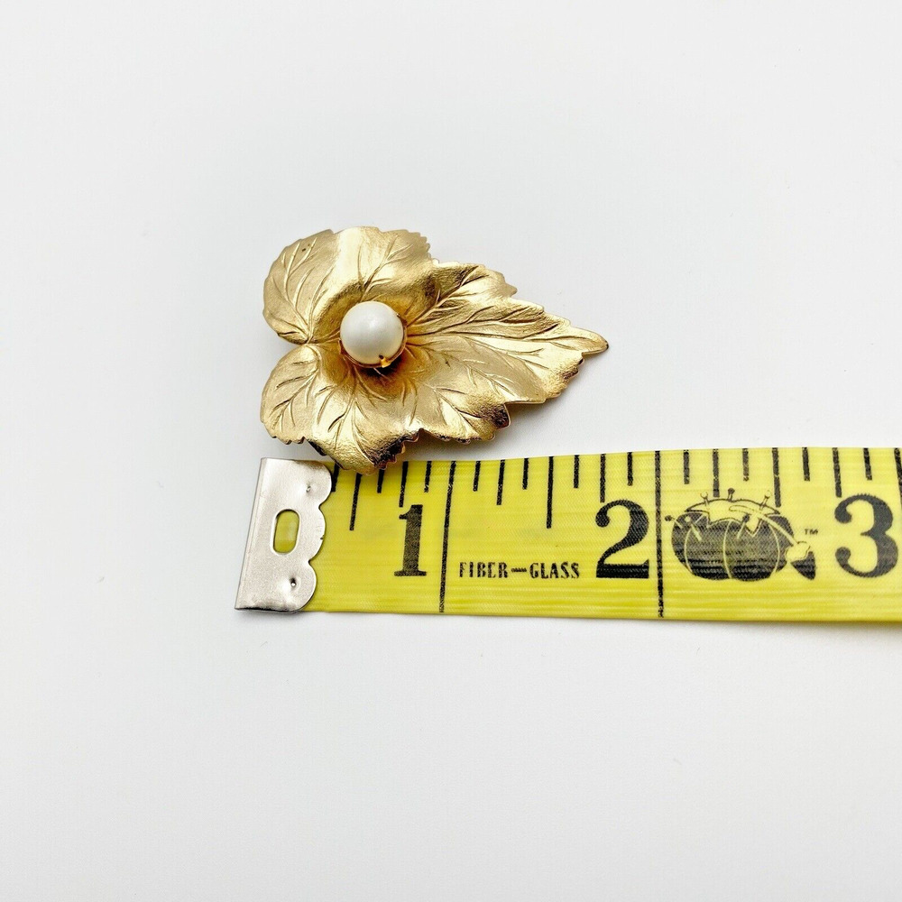 Vintage Matte Gold Tone Textured Leaf Faux Pearl Brooch Pin Set Sarah Coventry - Picture 5 of 8